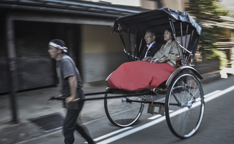 英会話も身につく!? 人力車夫芸人の交渉術とは?